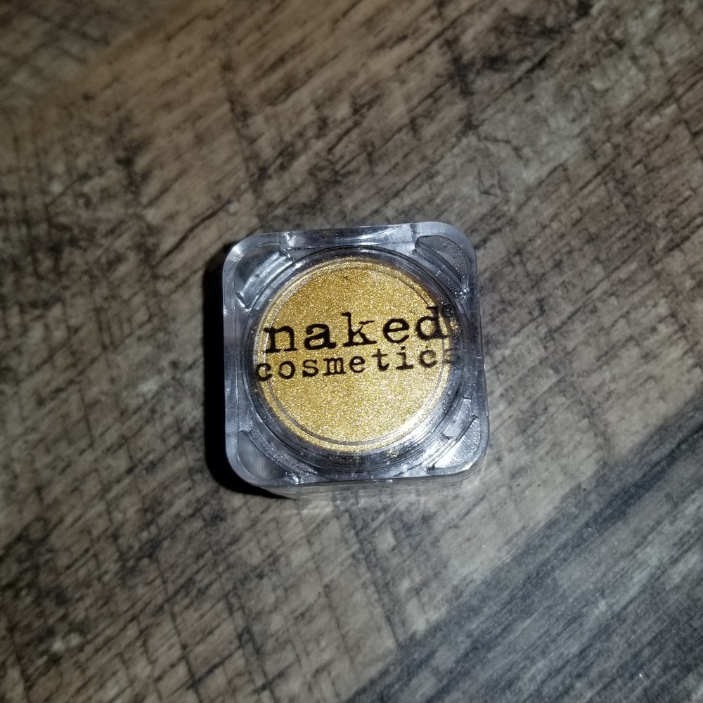 Naked Cosmetics
loose pigment eyeshadow